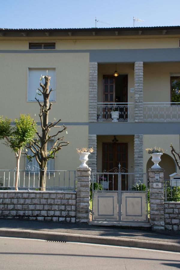 La Casa Di Lory Vinci Exterior photo